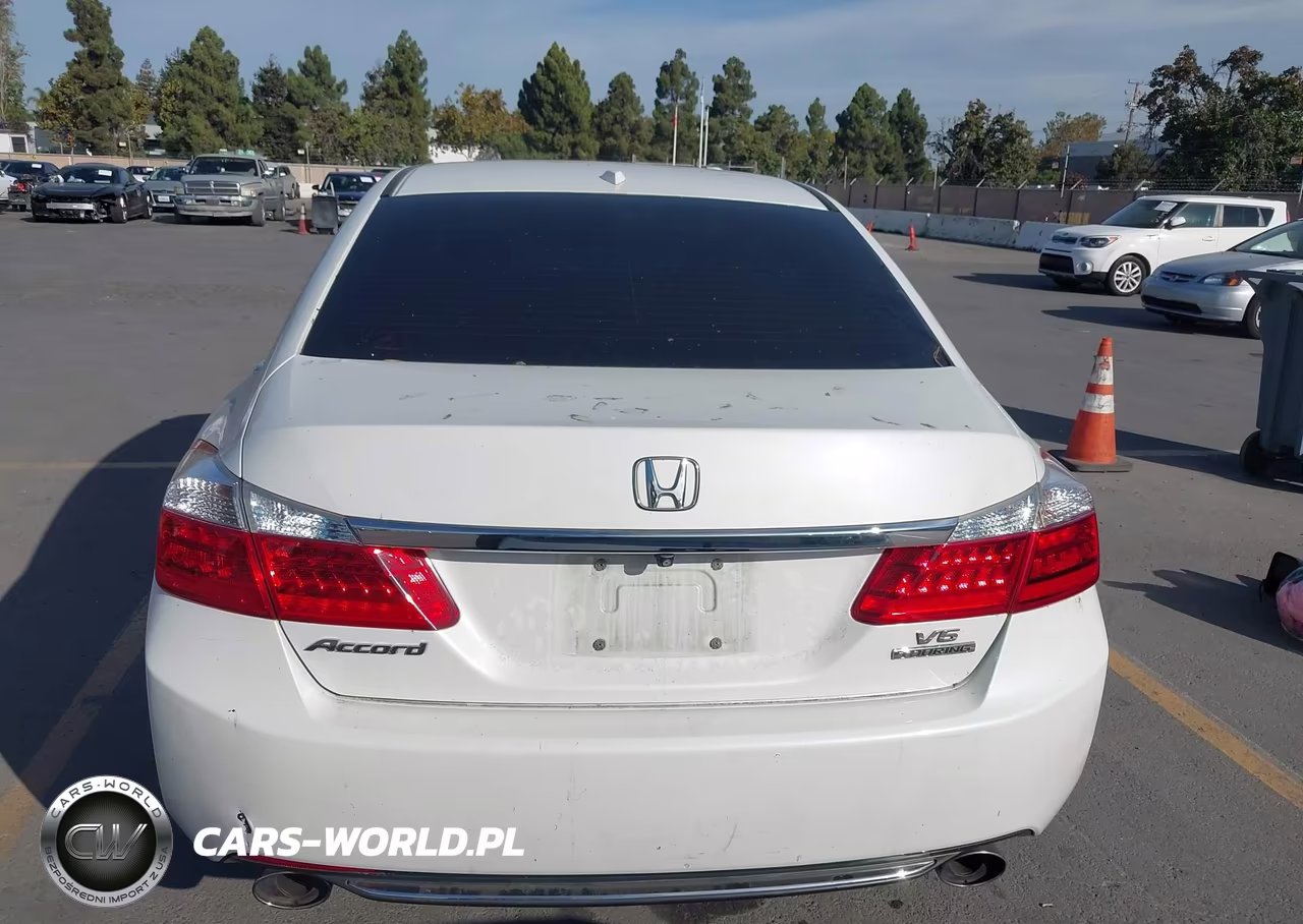 2015 Honda Accord Touring VIN:1HGCR3F99FA030757 - 16