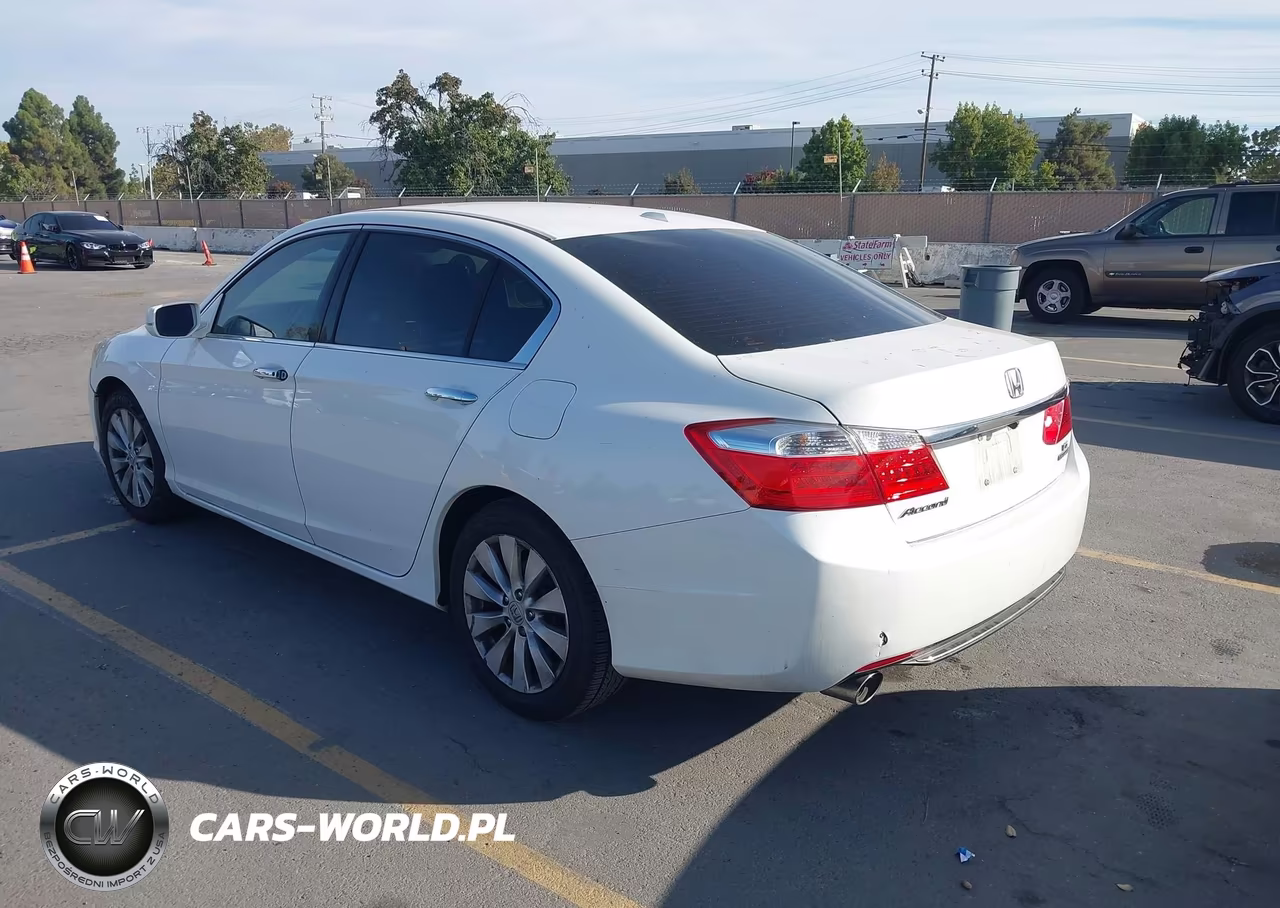 2015 Honda Accord Touring VIN:1HGCR3F99FA030757 - 3