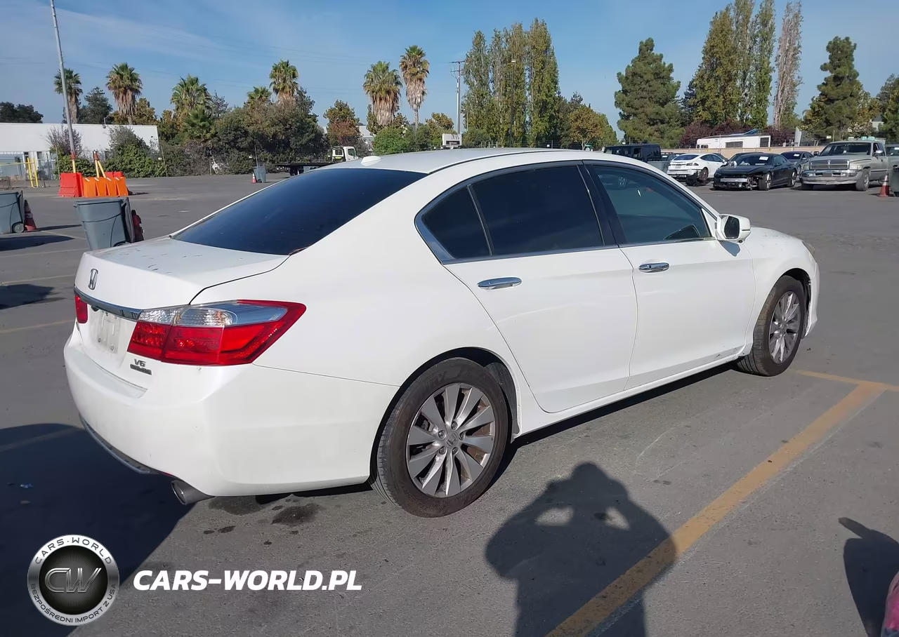 2015 Honda Accord Touring VIN:1HGCR3F99FA030757 - 4