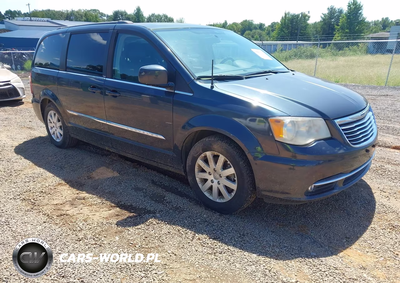 2013 Chrysler Town & Country Touring – zdjęcie 1 z 11