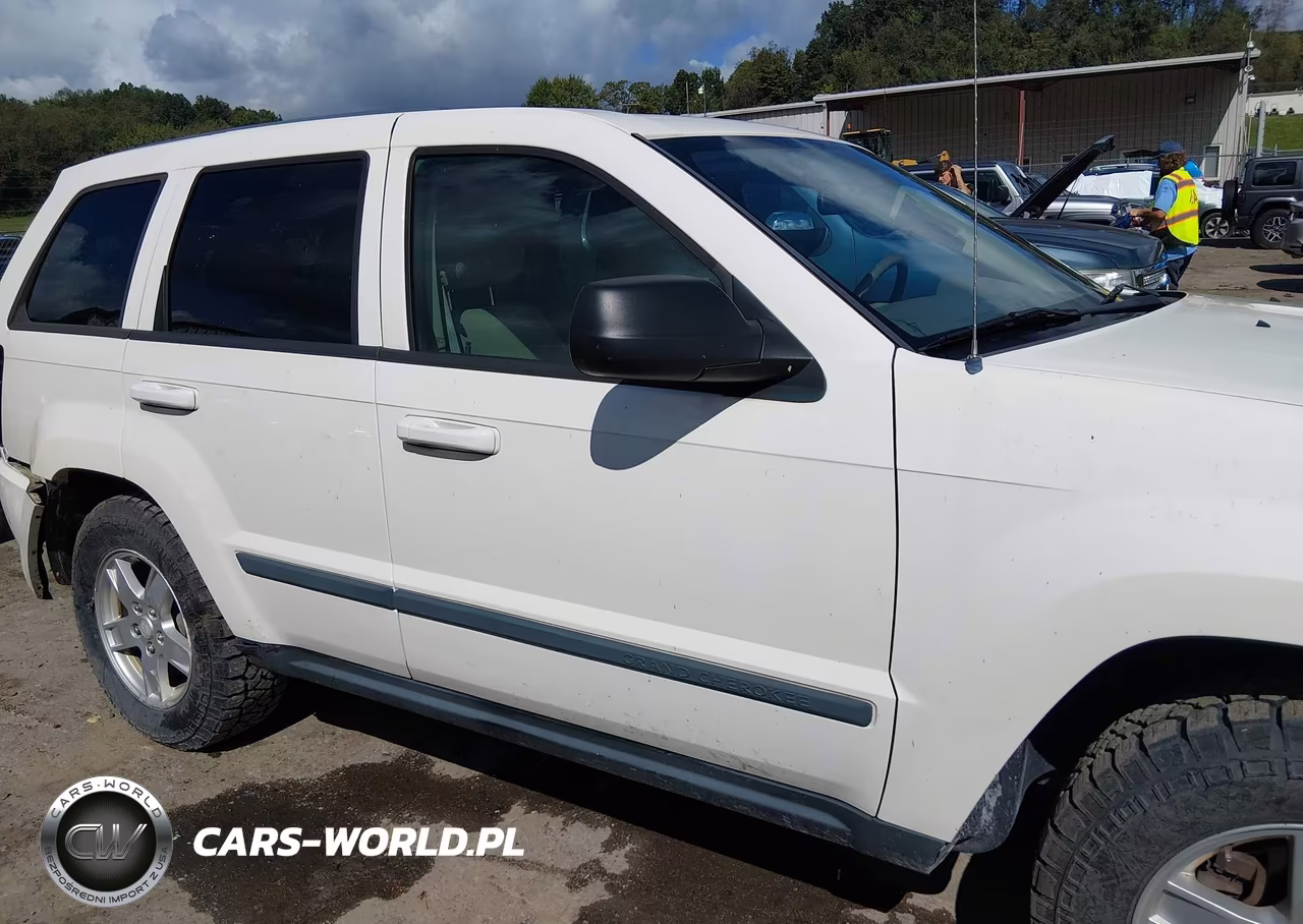 2007 Jeep Grand Cherokee Laredo VIN:1J8GR48K17C640396 - 13