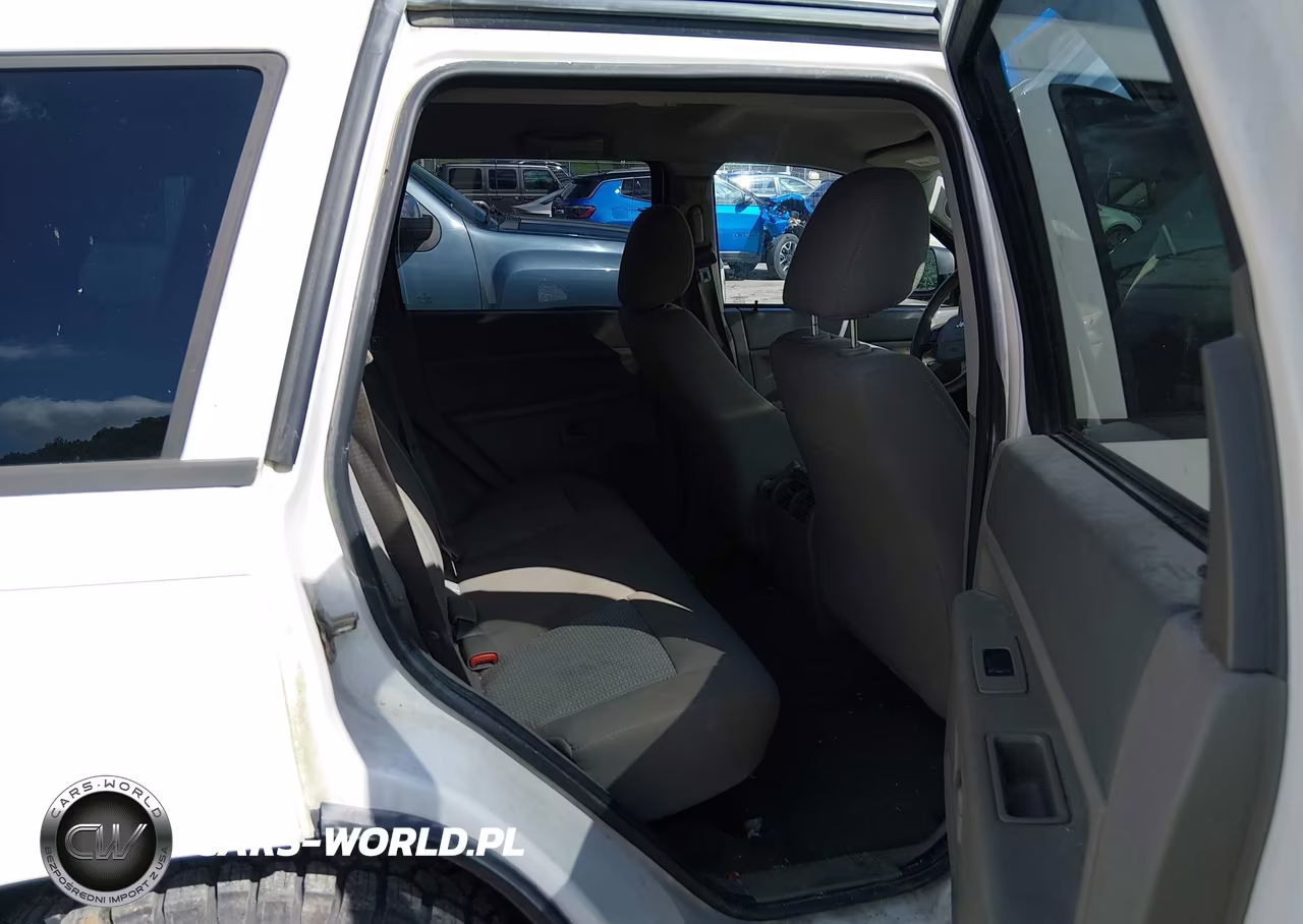 2007 Jeep Grand Cherokee Laredo VIN:1J8GR48K17C640396 - 8