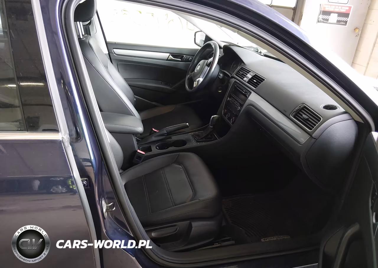 2014 Volkswagen Passat 1.8T Wolfsburg Edition VIN:1VWAT7A34EC032966 - 5