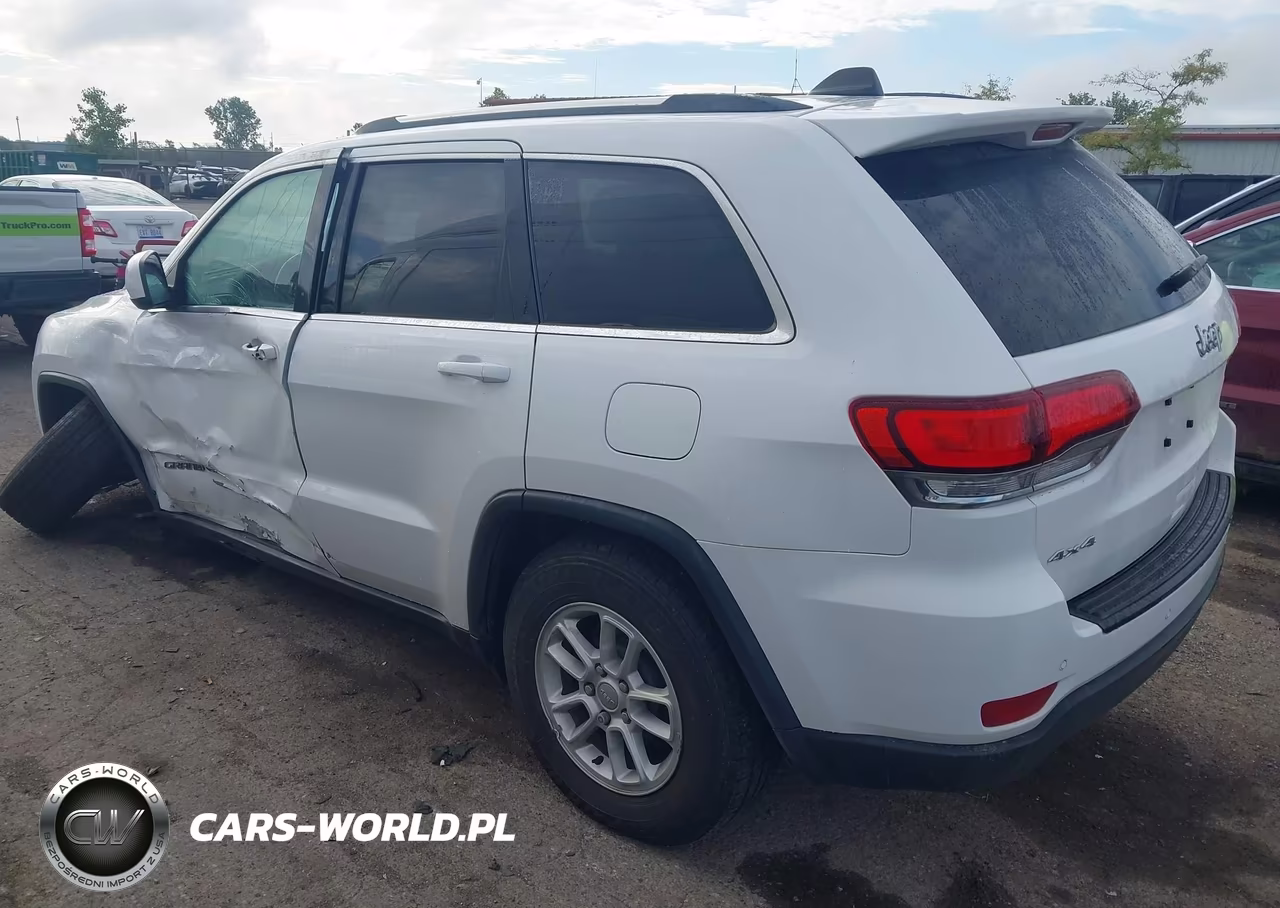 2020 Jeep Grand Cherokee Laredo E 4X4 VIN:1C4RJFAG6LC158526 - 3