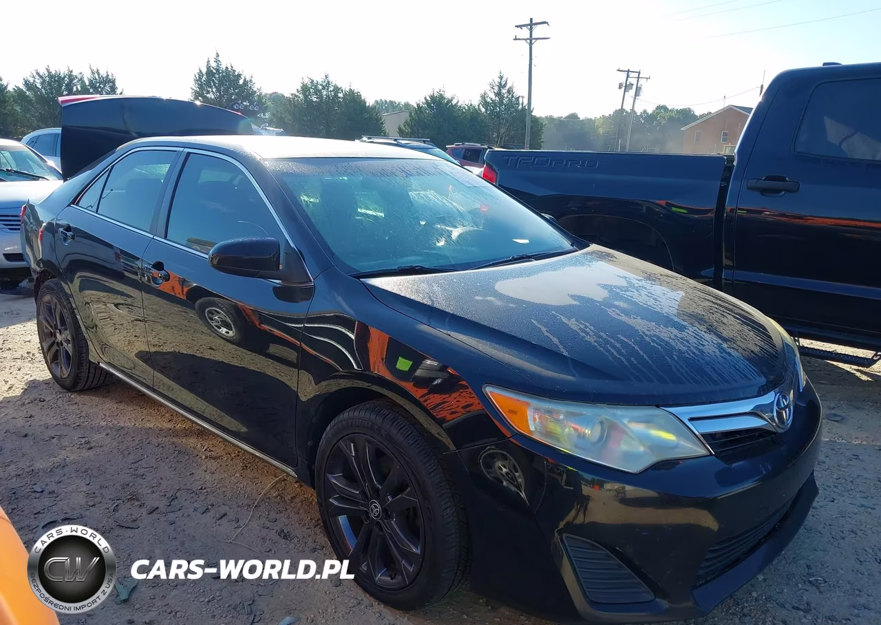 2013 Toyota Camry Le – zdjęcie 1 z 16