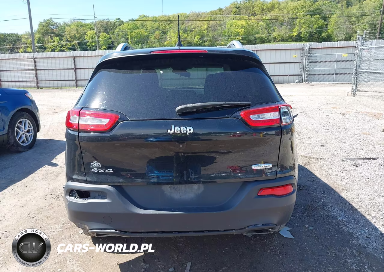 2016 Jeep Cherokee Latitude VIN:1C4PJMCS7GW242632 - 17