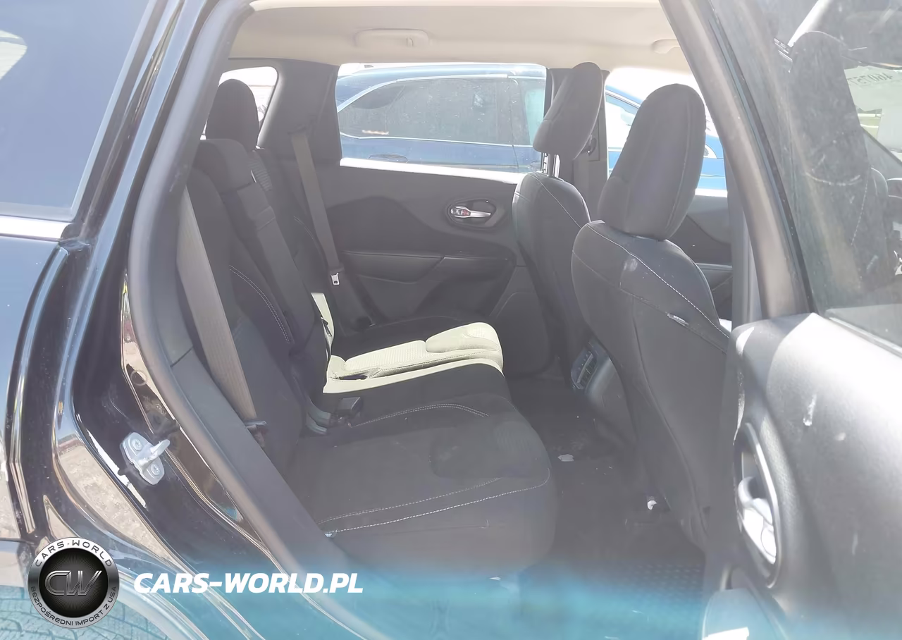 2016 Jeep Cherokee Latitude VIN:1C4PJMCS7GW242632 - 8