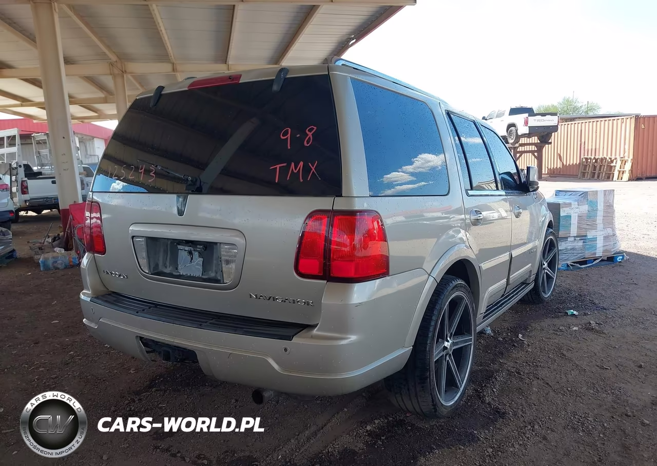 2004 Lincoln Navigator VIN:5LMFU28RX4LJ25243 - 4