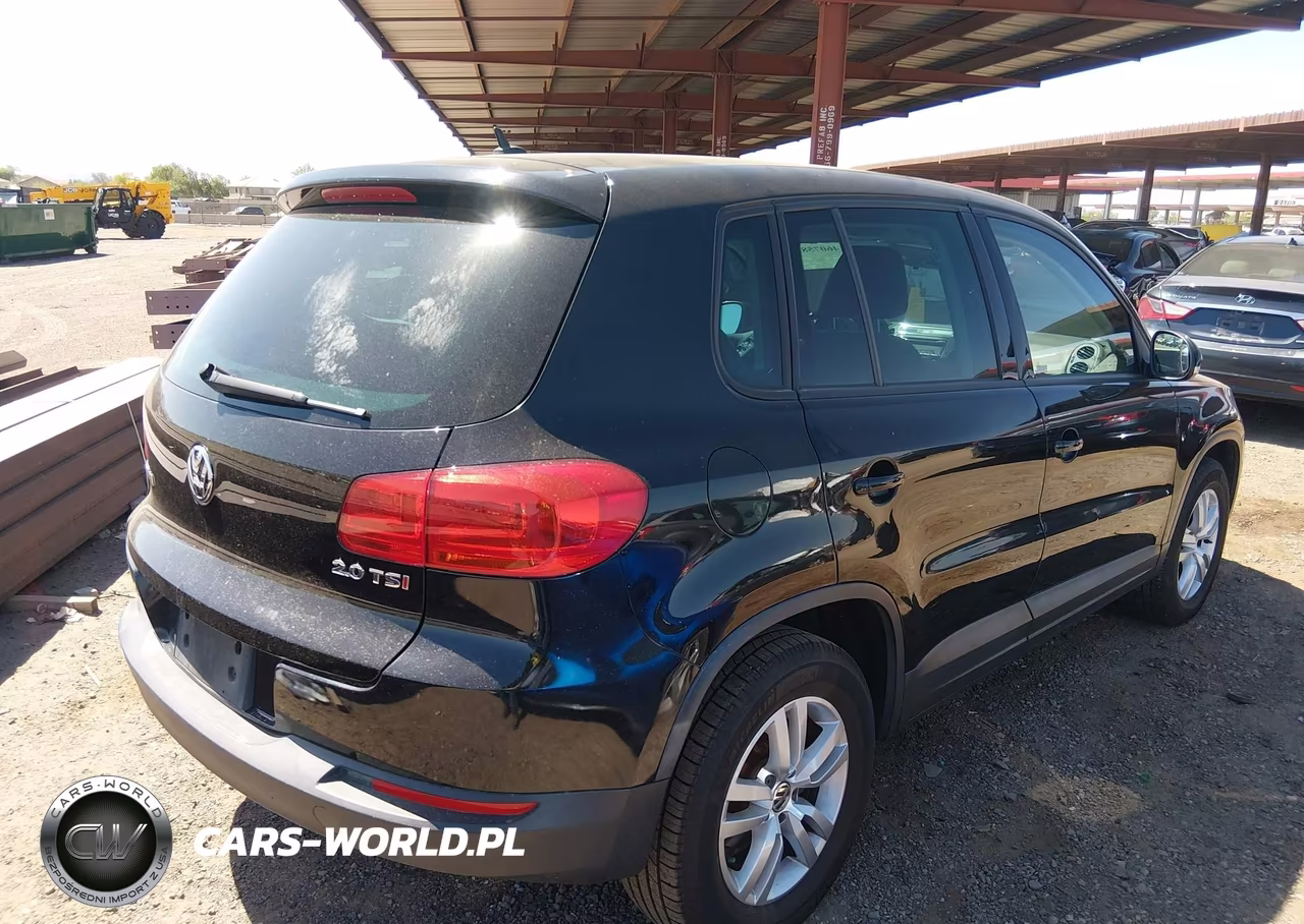 2012 Volkswagen Tiguan Le VIN:WVGAV7AX3CW555631 - 4