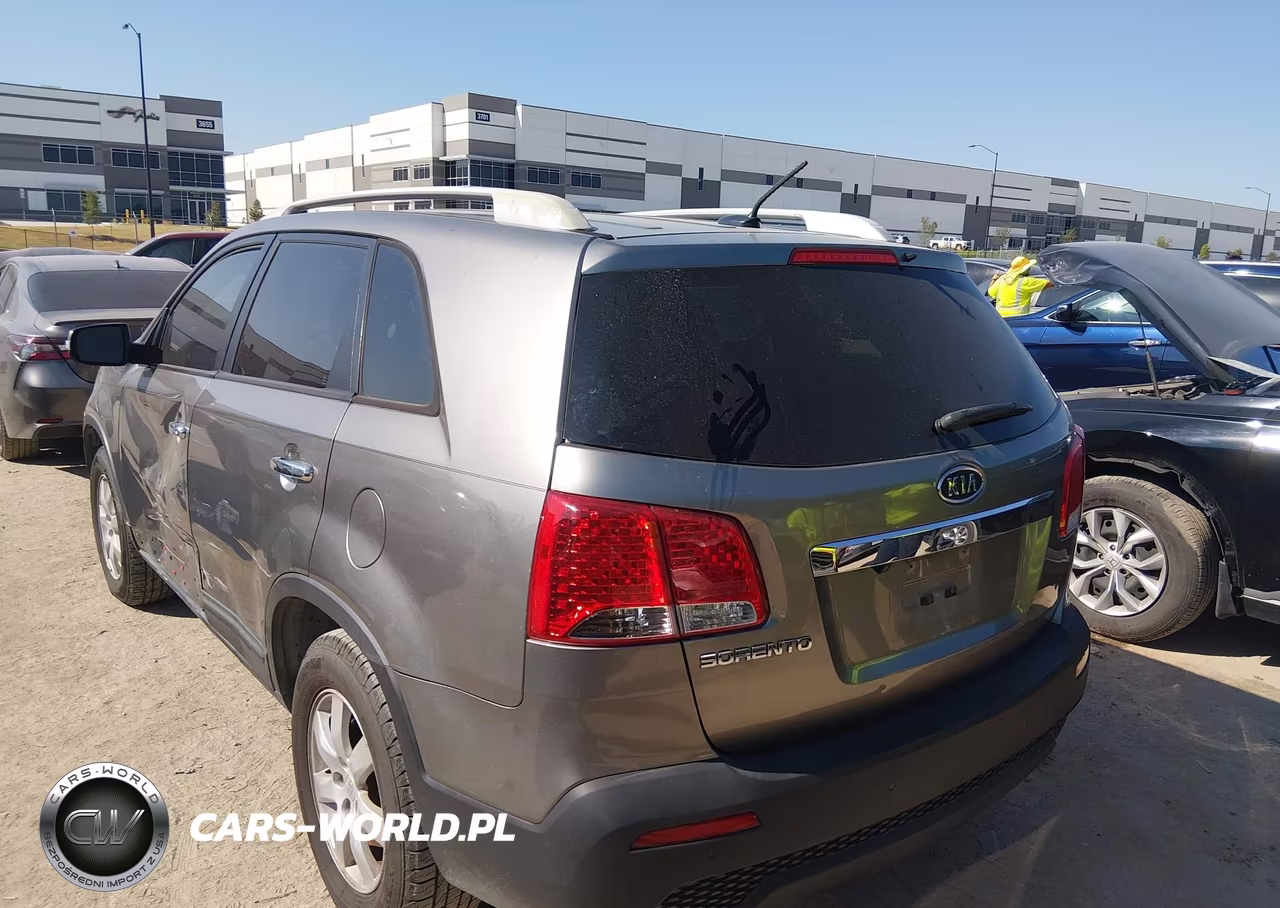 2011 Kia Sorento Lx VIN:5XYKT4A12BG098623 - 3