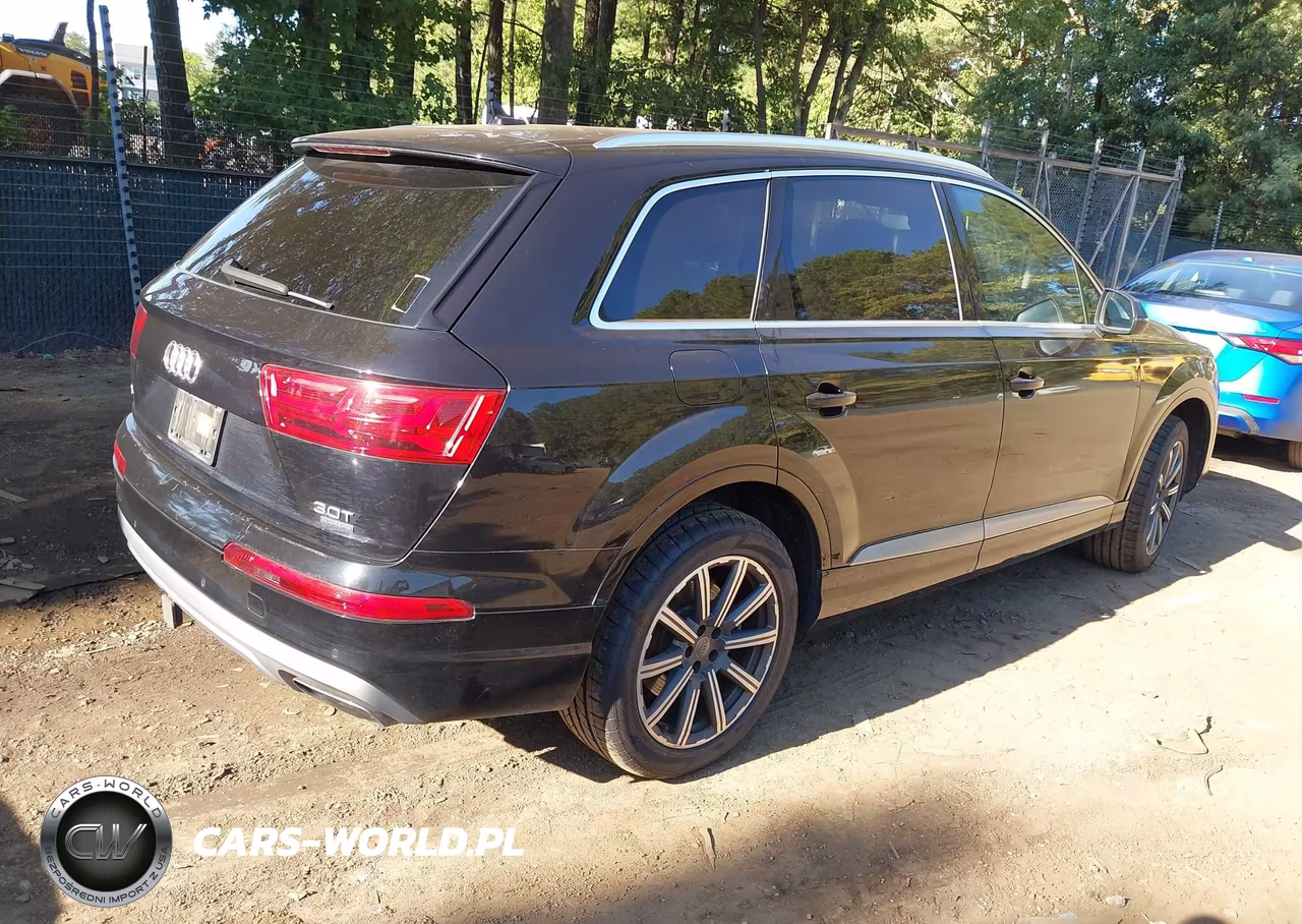 2017 Audi Q7 3.0T Premium VIN:WA1LAAF78HD023531 - 4