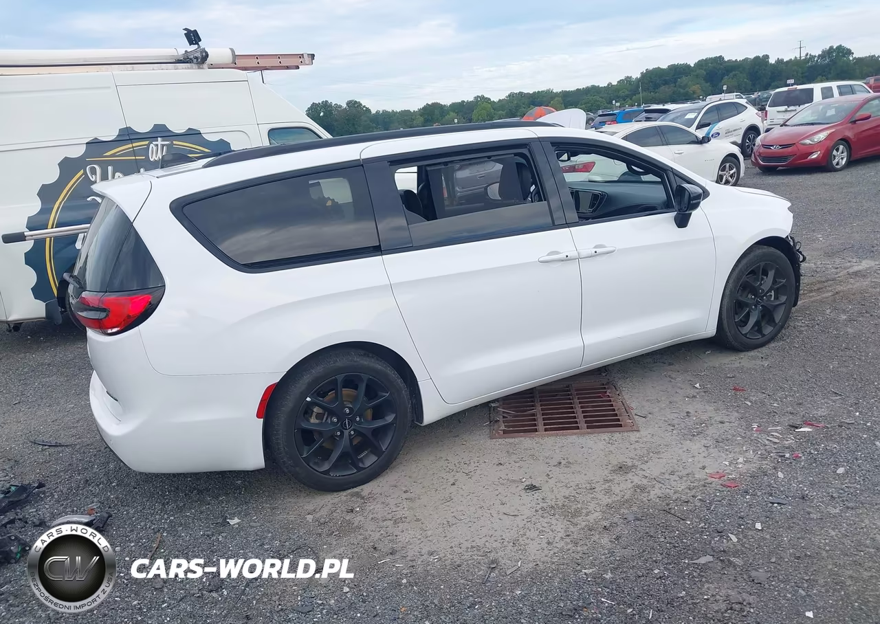 2025 Chrysler Pacifica Limited VIN:2C4RC1GG2SR535217 - 4