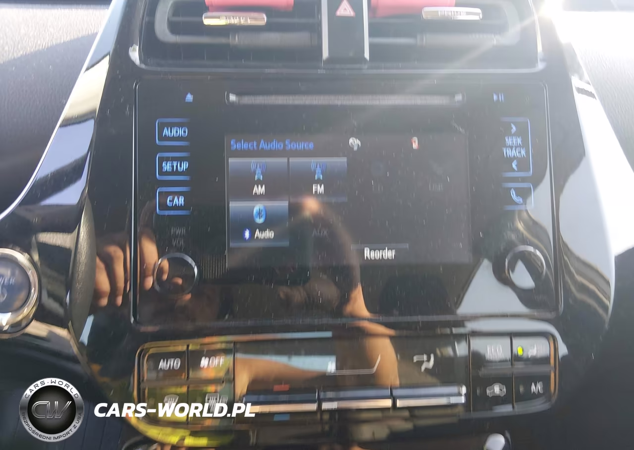 2017 Toyota Prius Two VIN:JTDKBRFU1H3045671 - 19