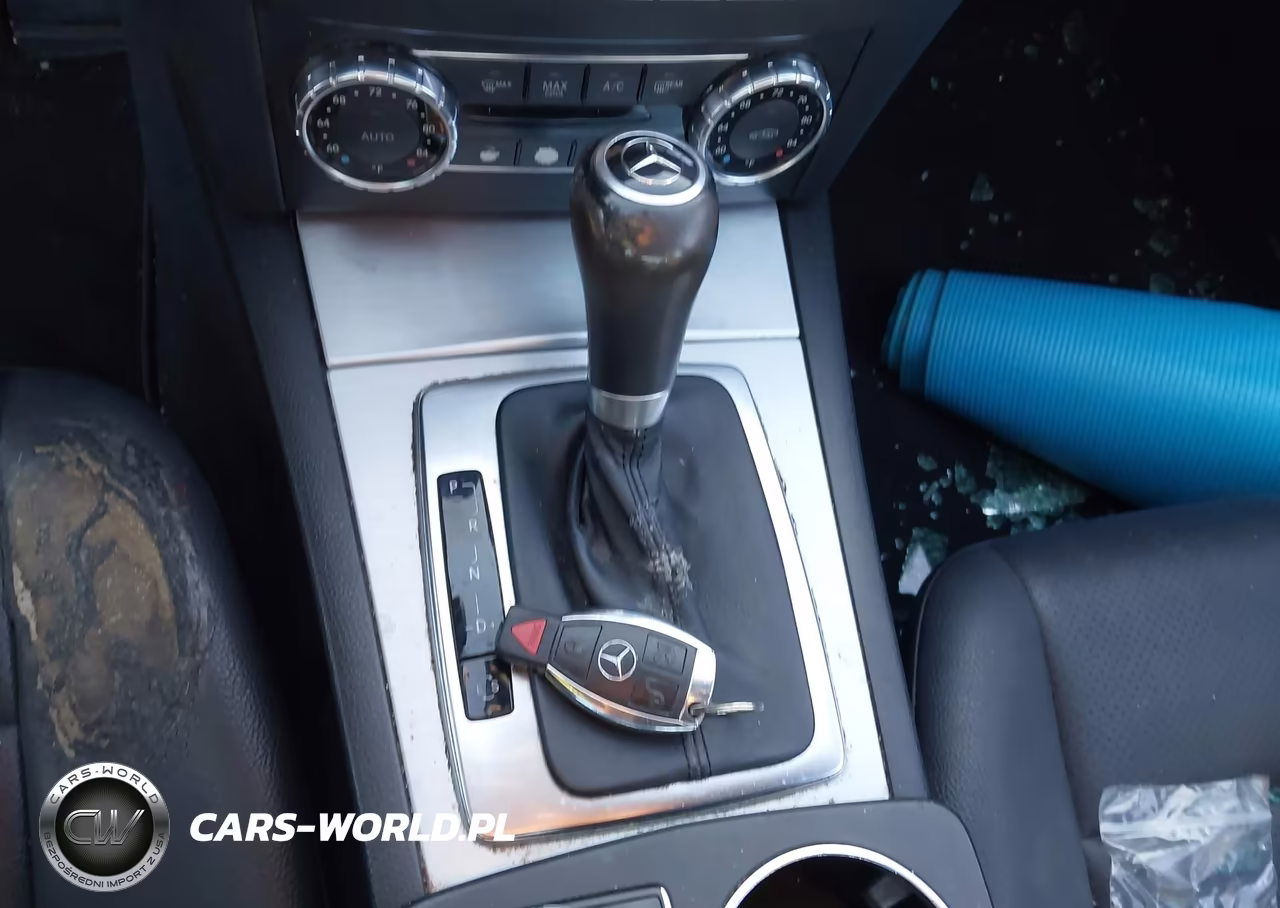 2012 Mercedes-Benz C 250 Sport VIN:WDDGF4HBXCA608235 - 11