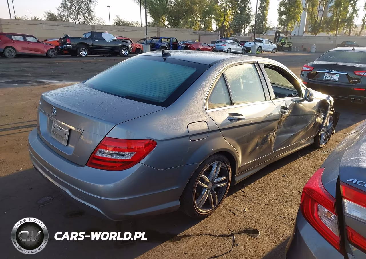 2012 Mercedes-Benz C 250 Sport VIN:WDDGF4HBXCA608235 - 4