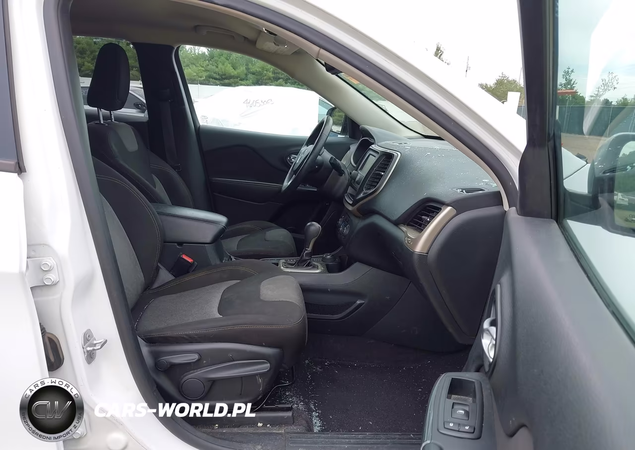 2016 Jeep Cherokee Sport VIN:1C4PJMAB2GW211663 - 5