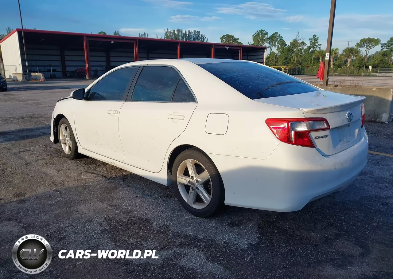 2014 Toyota Camry Se VIN:4T1BF1FK8EU800756 - 3