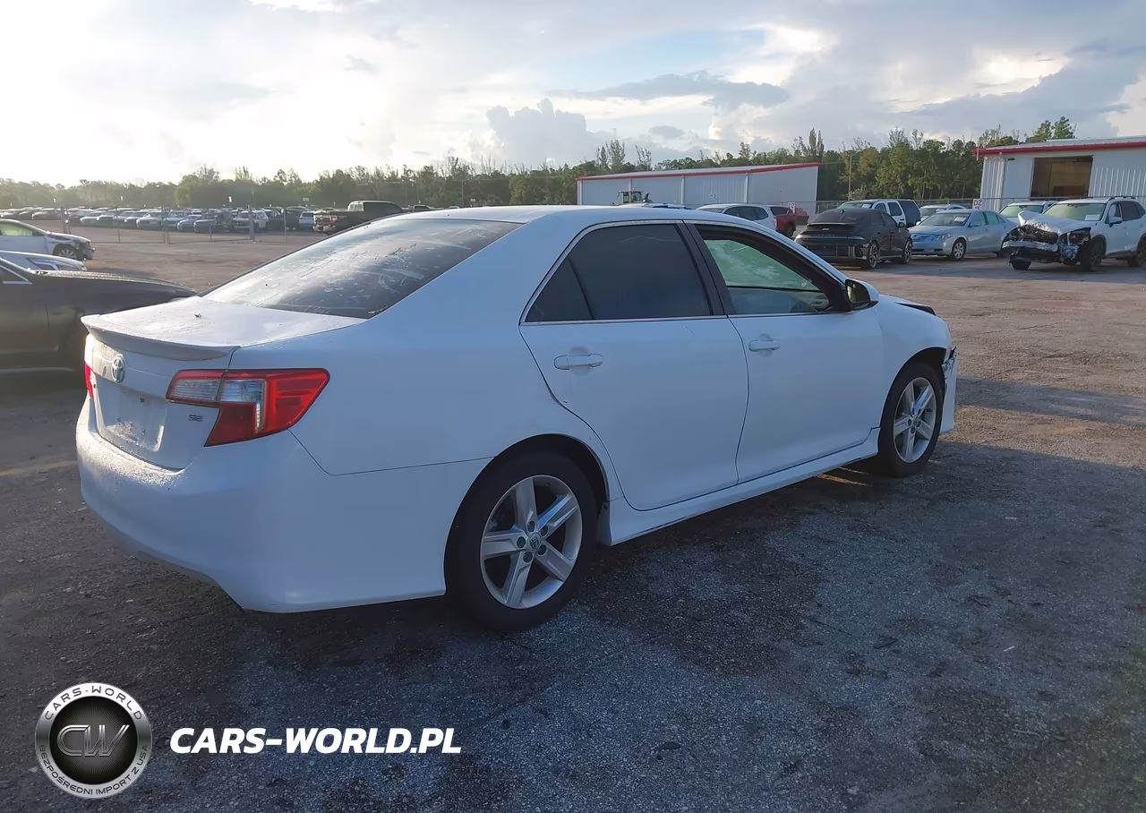 2014 Toyota Camry Se VIN:4T1BF1FK8EU800756 - 4
