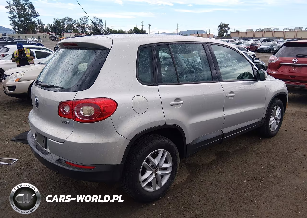 2011 Volkswagen Tiguan S VIN:WVGAV7AX4BW524399 - 4