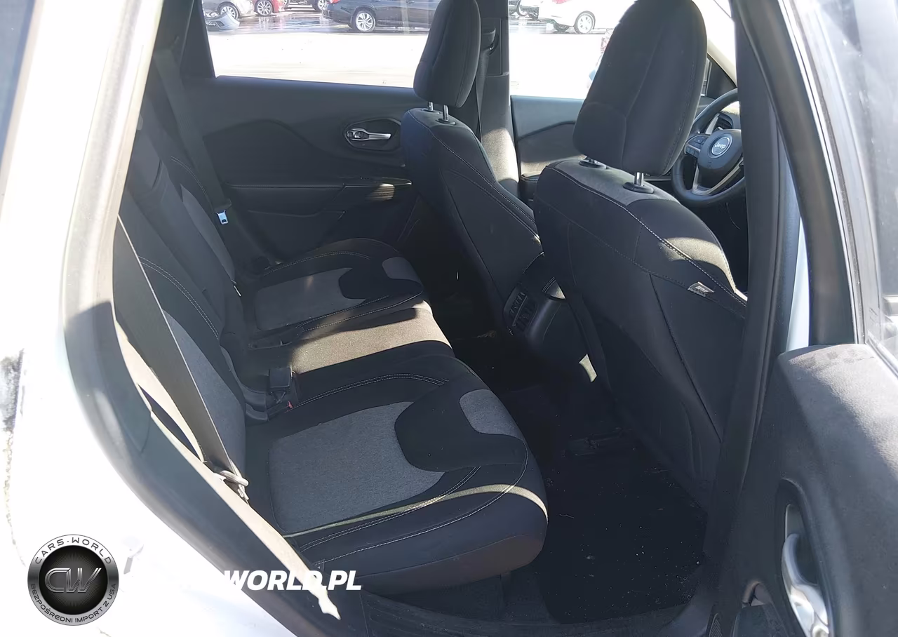 2015 Jeep Cherokee Sport VIN:1C4PJLAB9FW731190 - 8