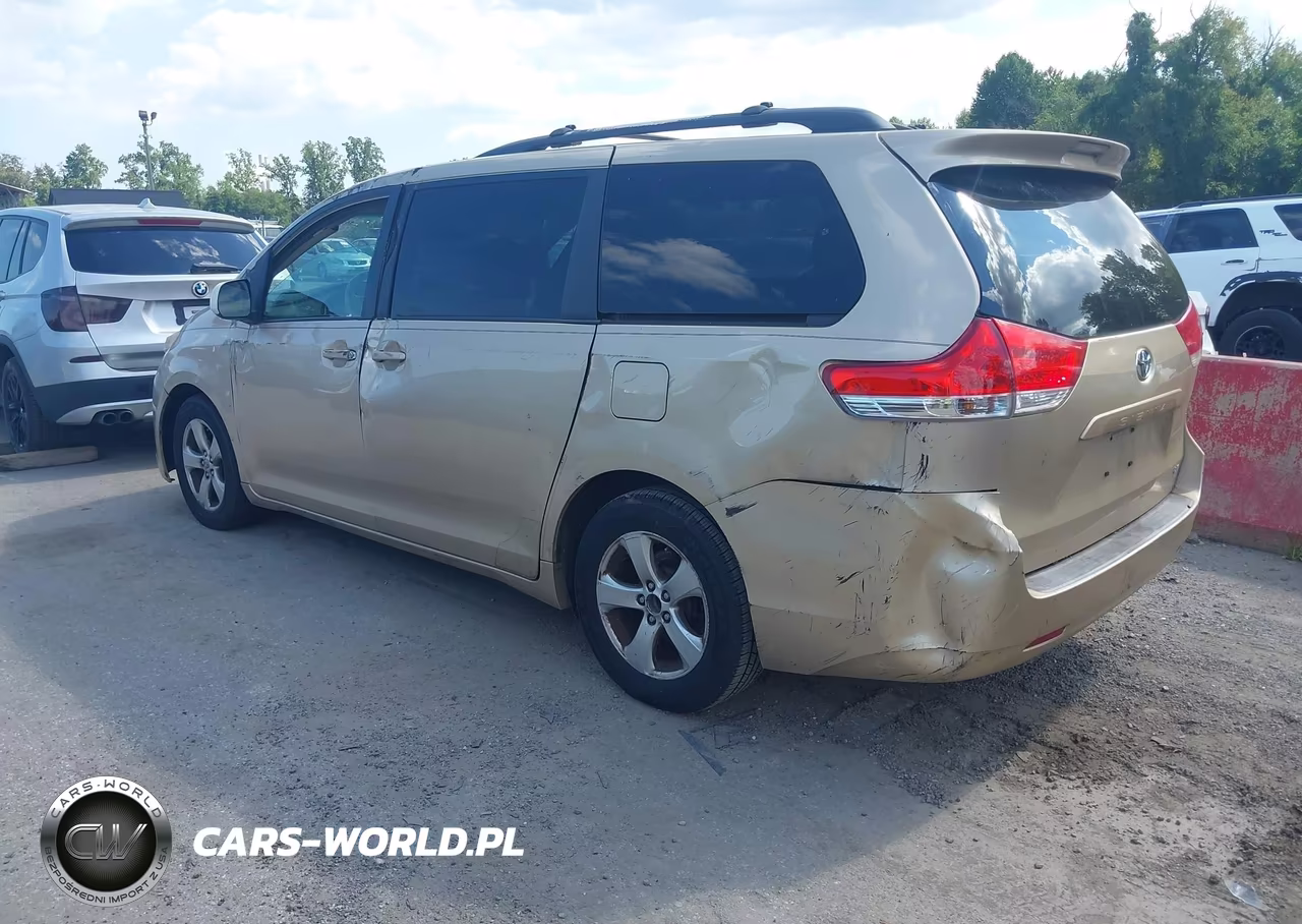2011 Toyota Sienna Le V6 VIN:5TDKK3DC4BS104676 - 3