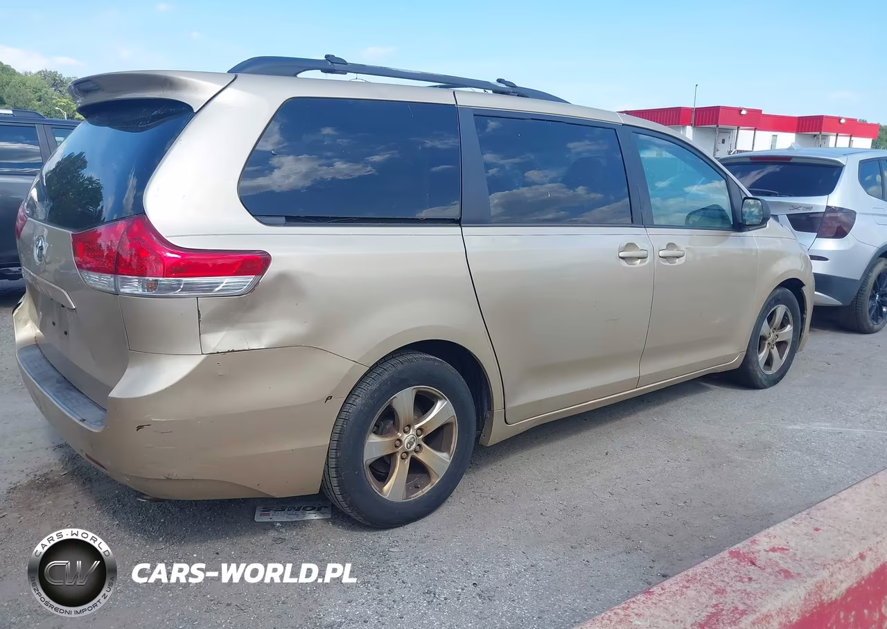 2011 Toyota Sienna Le V6 VIN:5TDKK3DC4BS104676 - 4