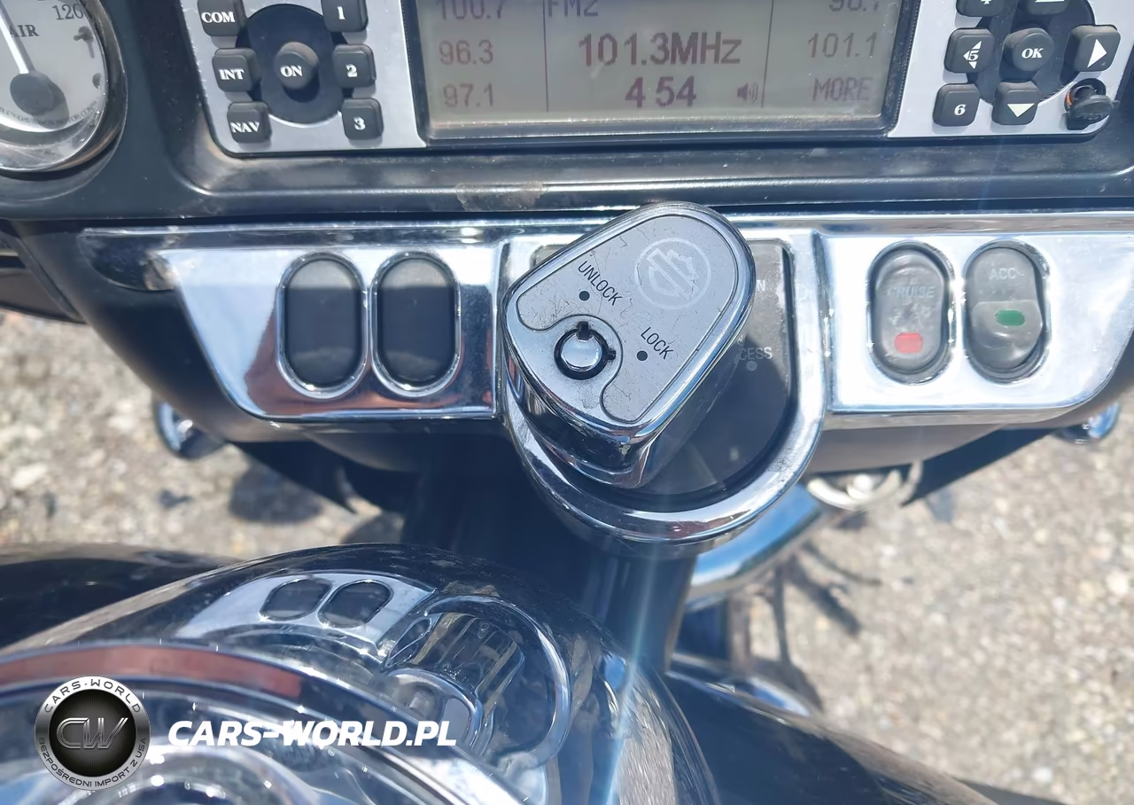 2011 Harley-Davidson Flhx VIN:1HD1KB418BB662377 - 11