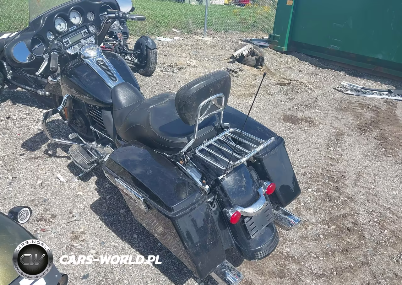 2011 Harley-Davidson Flhx VIN:1HD1KB418BB662377 - 3