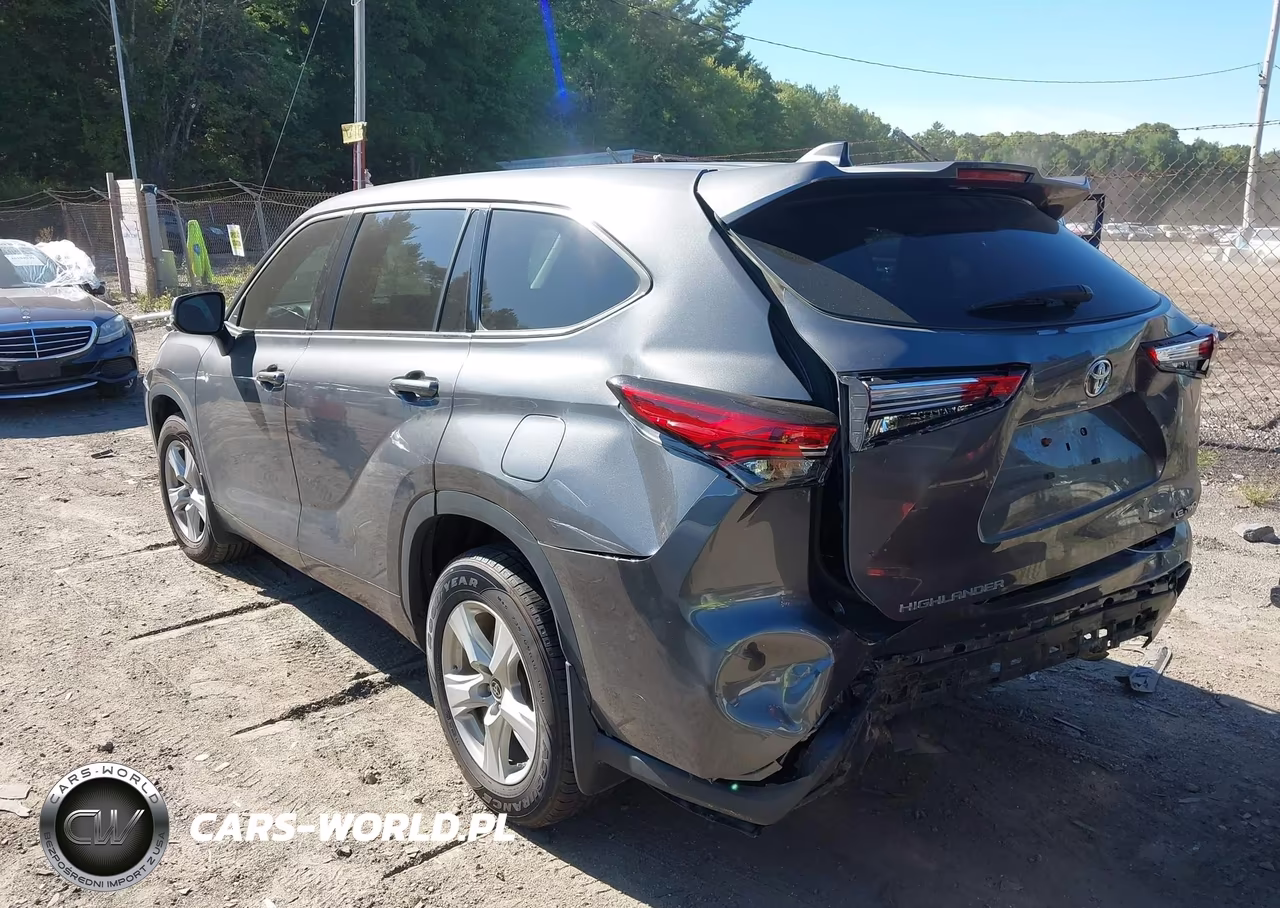 2022 Toyota Highlander Le VIN:5TDBZRBH8NS573626 - 3