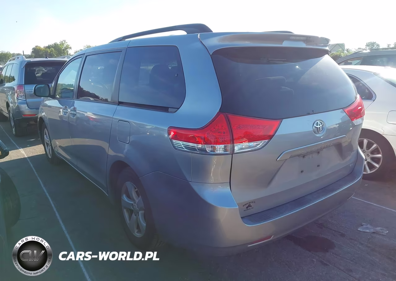 2013 Toyota Sienna Le V6 8 Passenger VIN:5TDKK3DC5DS302475 - 14