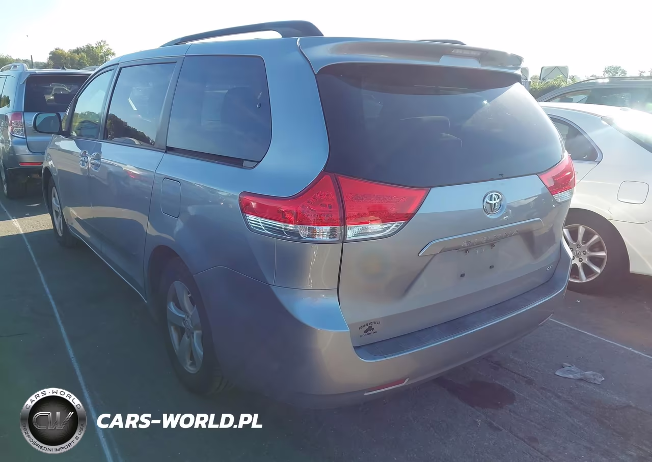 2013 Toyota Sienna Le V6 8 Passenger VIN:5TDKK3DC5DS302475 - 3