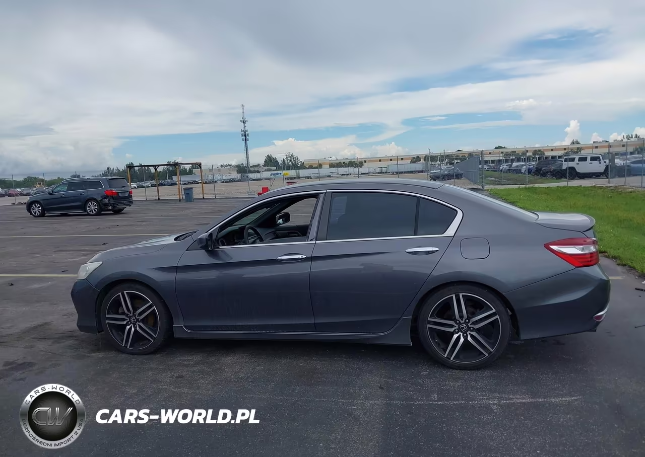 2017 Honda Accord Sport VIN:1HGCR2F51HA077324 - 14