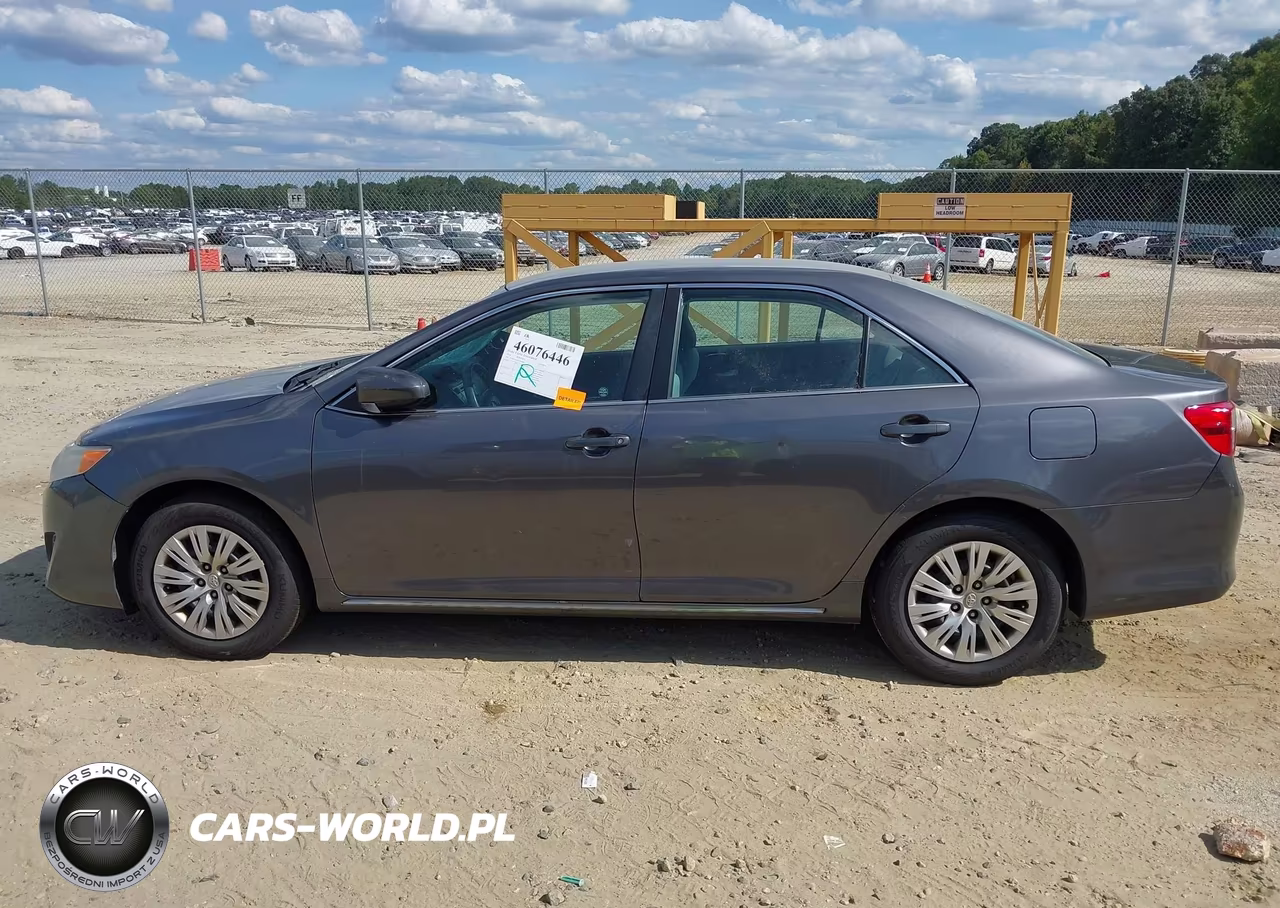 2014 Toyota Camry Le VIN:4T1BF1FK2EU427004 - 14