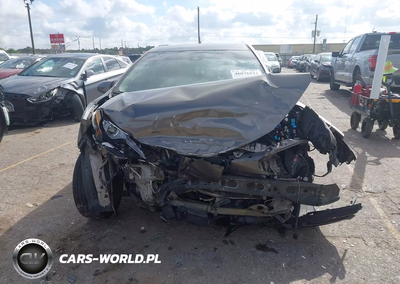 2018 Toyota Corolla Le VIN:5YFBURHE2JP855324 - 12