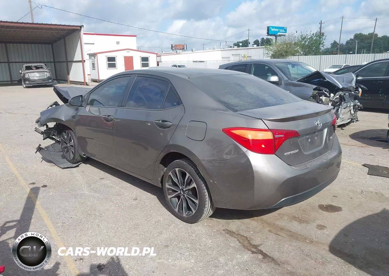 2018 Toyota Corolla Le VIN:5YFBURHE2JP855324 - 3