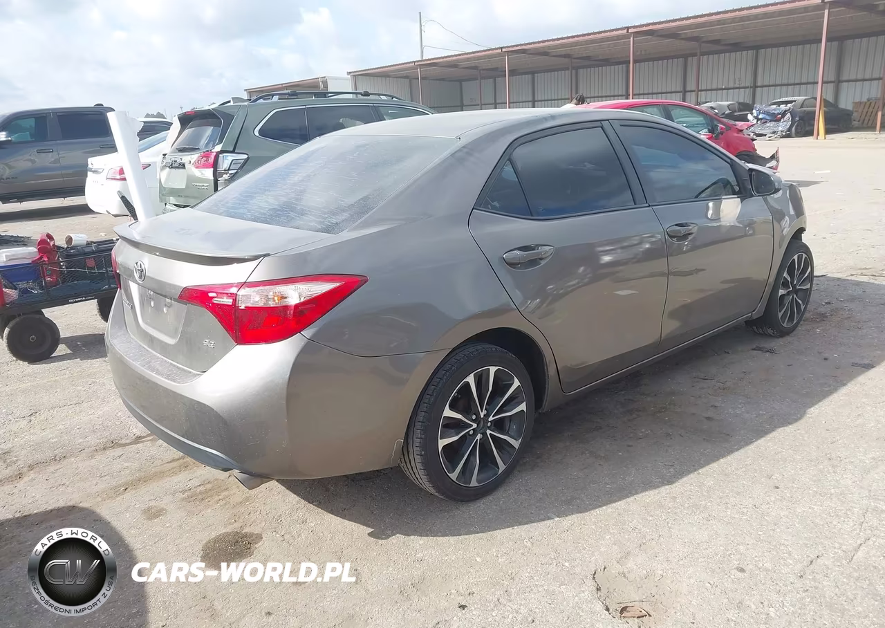 2018 Toyota Corolla Le VIN:5YFBURHE2JP855324 - 4