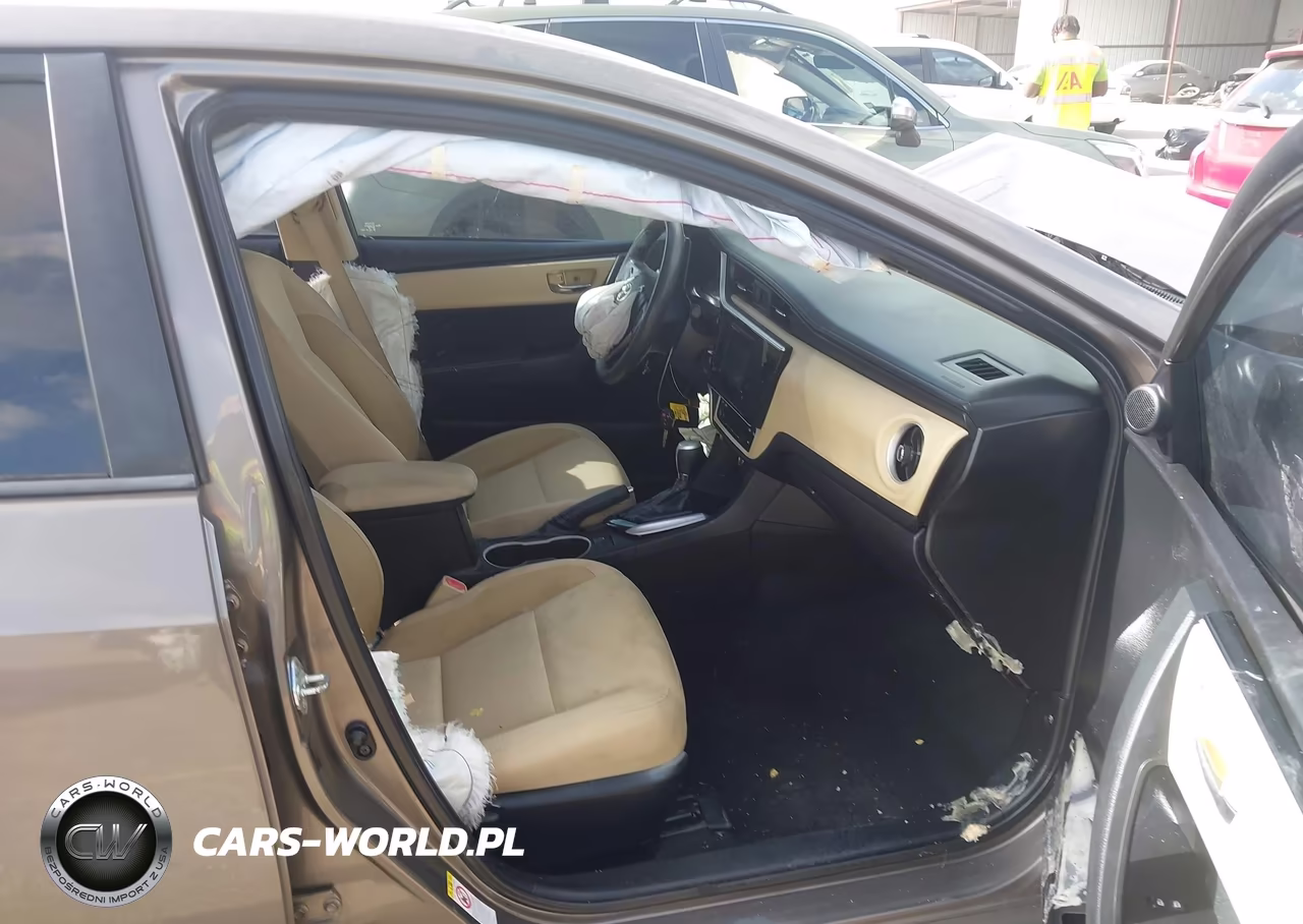 2018 Toyota Corolla Le VIN:5YFBURHE2JP855324 - 5
