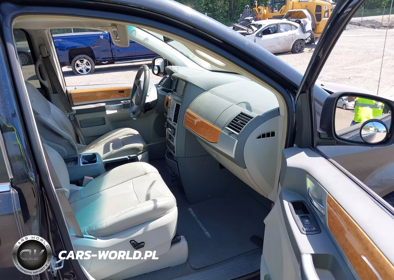 2008 Chrysler Town & Country Limited VIN:2A8HR64X28R718985 - 5