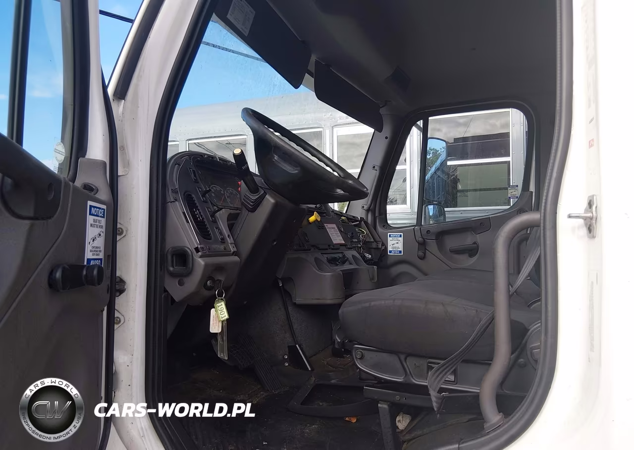 2019 Freightliner M2 106 VIN:1FVACWD20KHKX9114 - 18