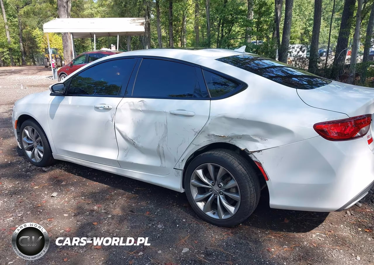 2015 Chrysler 200 S VIN:1C3CCCBG6FN672919 - 3