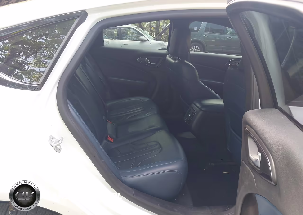 2015 Chrysler 200 S VIN:1C3CCCBG6FN672919 - 8