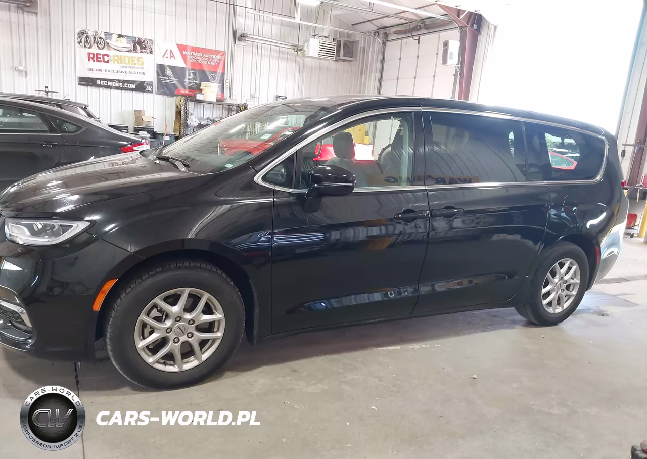 2024 Chrysler Pacifica Touring L VIN:2C4RC1BG9RR162467 - 15