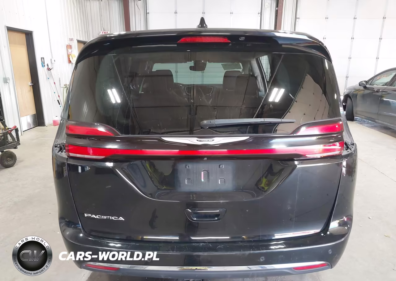 2024 Chrysler Pacifica Touring L VIN:2C4RC1BG9RR162467 - 17
