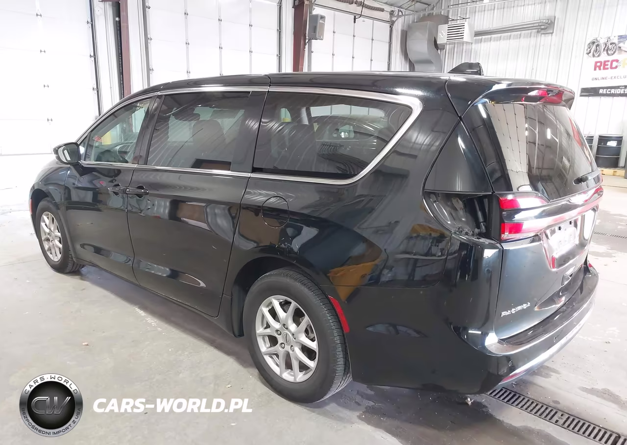 2024 Chrysler Pacifica Touring L VIN:2C4RC1BG9RR162467 - 3