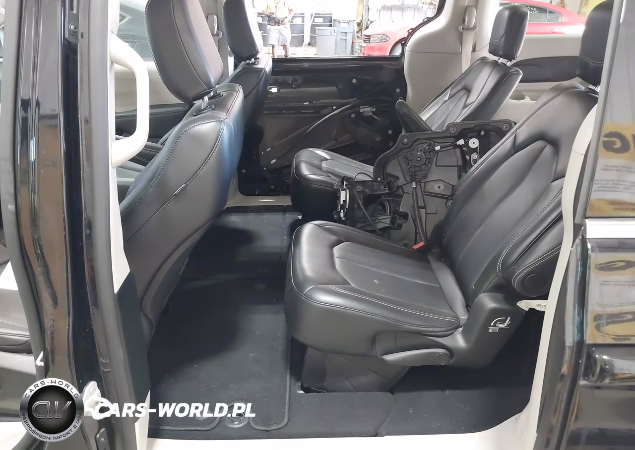 2024 Chrysler Pacifica Touring L VIN:2C4RC1BG9RR162467 - 8