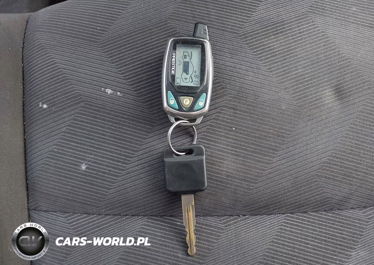 2015 Nissan Rogue S VIN:KNMAT2MTXFP564993 - 11