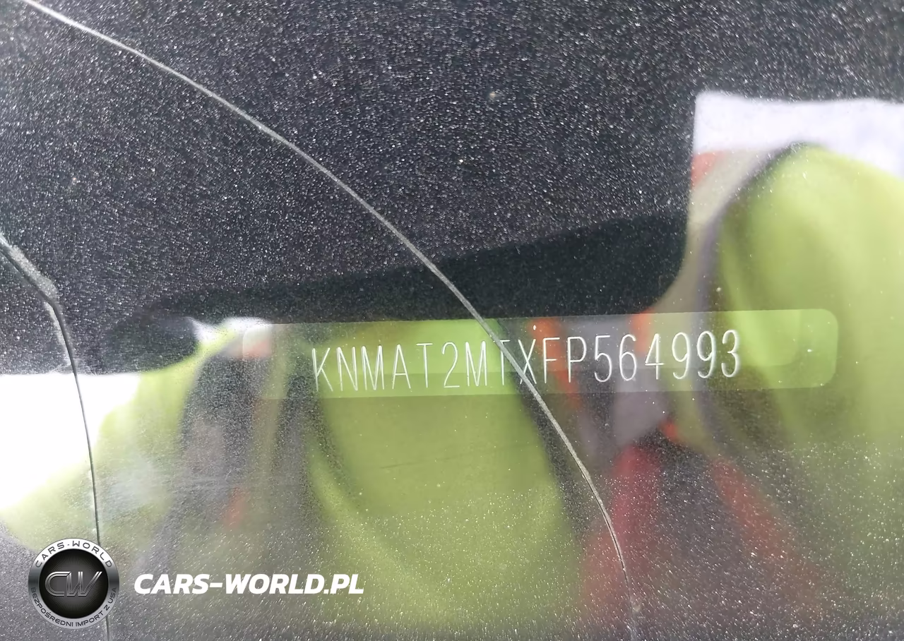 2015 Nissan Rogue S VIN:KNMAT2MTXFP564993 - 17