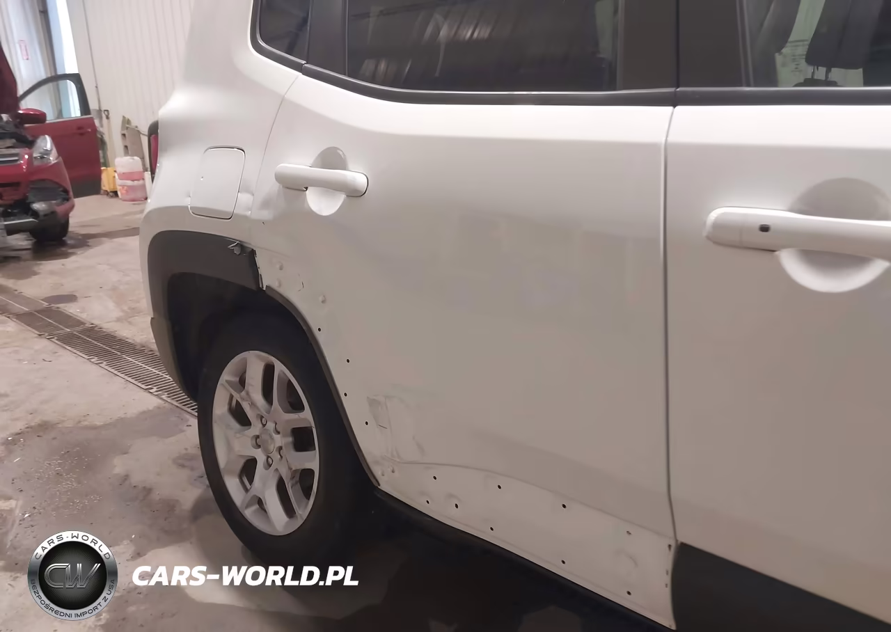 2018 Jeep Renegade Latitude 4X4 VIN:ZACCJBBB9JPJ17508 - 6