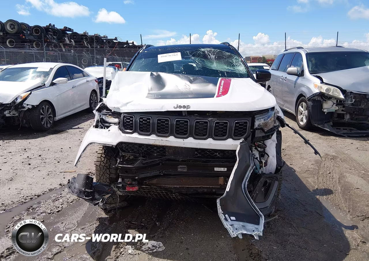 2025 Jeep Compass Trailhawk 4X4 VIN:3C4NJDDN6ST612368 - 11