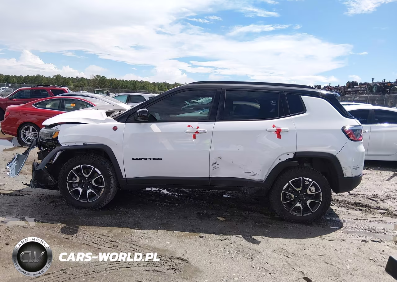 2025 Jeep Compass Trailhawk 4X4 VIN:3C4NJDDN6ST612368 - 13
